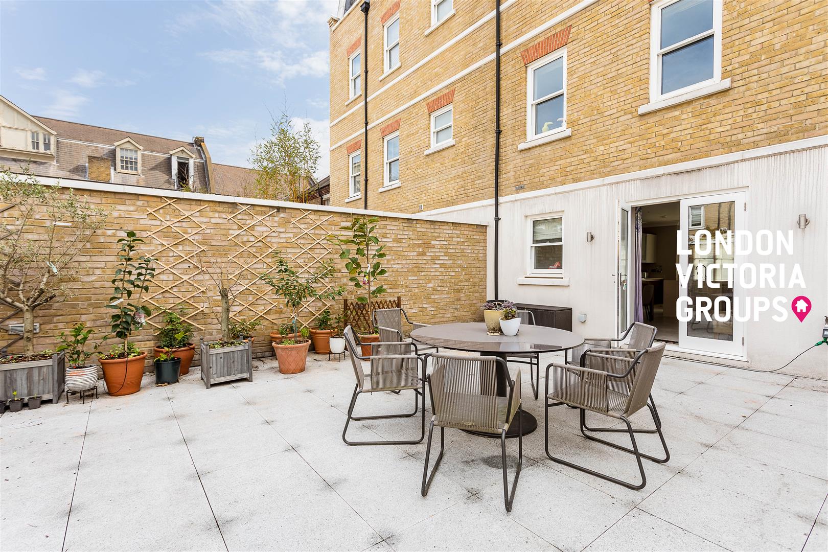 Battersea Park Road, LONDON